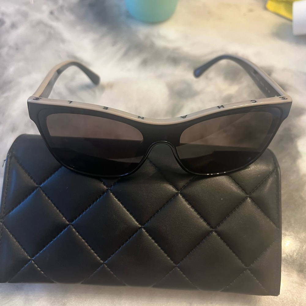 Chanel 5418 Sunglasses like new!